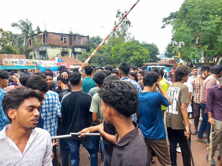 মির্জাপুরে শিক্ষার্থীদের বিক্ষোভ মিছিল 